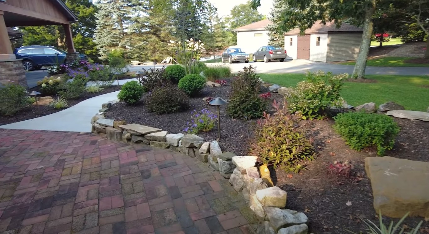 Transformed front yard landscaping in Pittsburg, CA